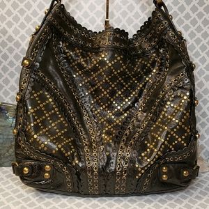 Isabella Fiore Stud muffin Carina hobo